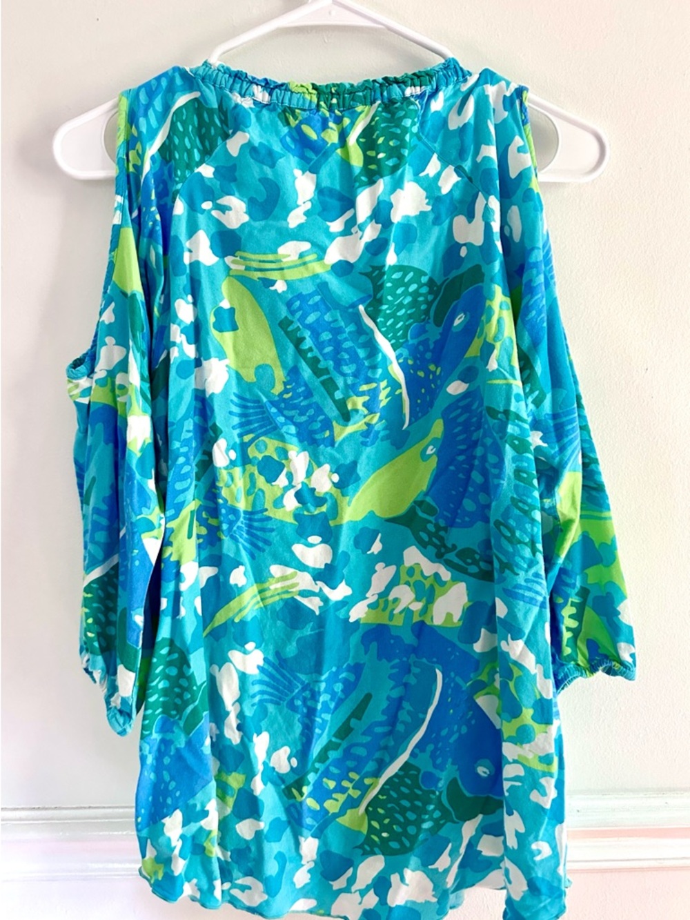 Escapada Living S Blue Green Fish Rayon Resort Top - Picture 6 of 8